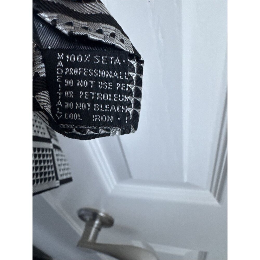 Gianni Versace Men’s Black Silver Gray Square Print Necktie Silk Made In Italy - Picture 6 of 8